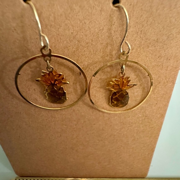 Jewelry - Vintage Dainty Gold Pineapple Hoop Earrings